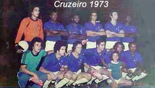 Em pé: Hélio, Pedro Paulo, Zé Carlos, Piazza, Perfumo e Vanderlei. Agachados: Eduardo, Toninho Almeida, Palhinha, Dirceu Lopes e Lima.