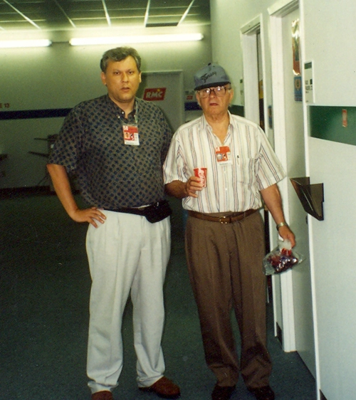 Em Roma, Milton Neves e Di St&eacute;fano no Centro de Imprensa Grotta Rossa, da RAI, na Copa do Mundo de 1990, na It&aacute;lia. Ele era comentarista da R&aacute;dio Am&eacute;rica de Caracas, da Venezuela