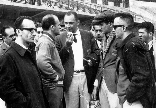 Em 1962, durante a Copa do Chile, Walter Abrah&atilde;o, Luiz Noriega, Milton Camargo (de bon&eacute;) e Haroldo Fernandes (de cabelo escovinha) entrevistaram o c&eacute;lebre Di St&eacute;fano, que n&atilde;o disputou o Mundial por causa de uma les&atilde;o