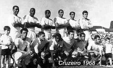 Em pé: Neco, Pedro Paulo, Darci Menezes, Raul Fernandes, Piazza e Raul Plassmann. Agachados: Palhinha, Zé Carlos, Tostão, Dirceu Lopes e Hilton Oliveira.