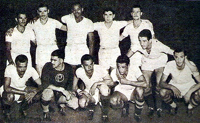 A sele&ccedil;&atilde;o paulistana que enfrentou os argentinos tinha como destaques o goleiro Oberdan Cattani e o atacante Serv&iacute;lio, entre outros