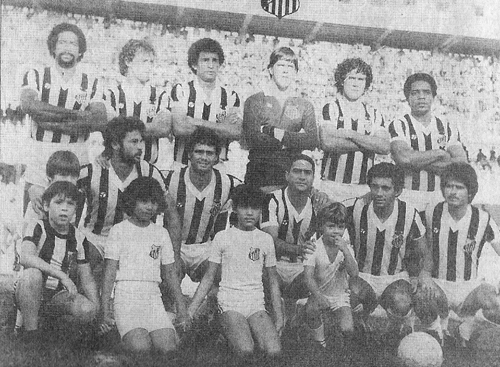 Neste Santos de 83, estão em pé: Gilberto Sorriso, Carlos Silva, Joãozinho, Marolla, Toninho Carlos e Mauro Campos. Agachados: Paulinho Batistote, Cardim, Palhinha, Pita e João Paulo