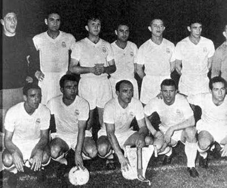 Da esquerda para a direita, em p&eacute;: o goleiro Dominguez, Marquitos, Santamaria, Casado, Vidal e Pancho. Agachados: Can&aacute;rio, Del Sol, Di St&eacute;fano, Puskas e Gento. Foto enviada por Jos&eacute; Alves