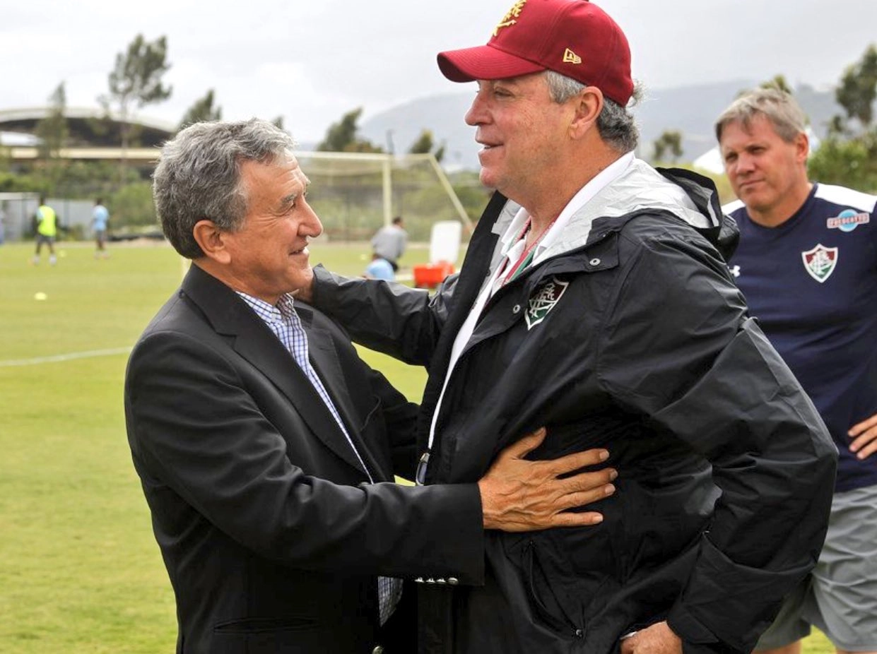 Carlos Alberto Parreira visita o amigo Abel Braga durante treino do Fluminense, em 2017