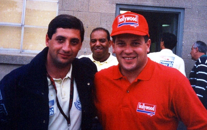 Em Indianápolis, pelo SBT, Antonio Petrin e o piloto Maurício Gugelmin, em 1996. Foto Arquivo pessoal Antonio Petrin
