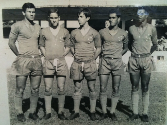 Da esquerda para a direita, o segundo é Palhinha e o quarto é Petrô. Foto enviada por José Tarcisio, sobrinho de Petrô