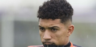 Made in Xerém, Douglas controla doença séria e tenta brilhar no Corinthians