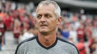 Lisca fala em desculpas de Vuaden após gol duvidoso do Corinthians