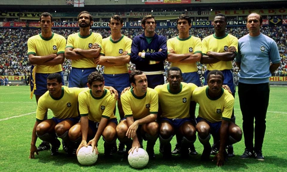 Seleção na vitória de 1 a 0 sobre a Inglaterra na Copa de 70. Em pé: Carlos Alberto, Brito, Piazza, Félix, Clodoaldo, Everaldo e Admildo Chirol. Agachados: Jairzinho, Rivellino, Tostão, Pelé e Paulo Cézar Lima