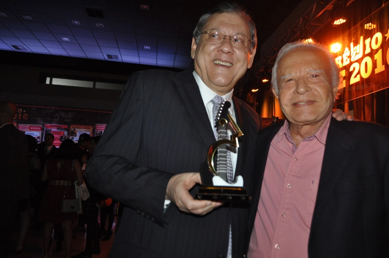 Milton Neves e Cid Moreira na festa do Prêmio Comunique-se, no Tom Brasil em 27 de setembro de 2016. Foto: Marcos Júnior Micheletti/Portal TT