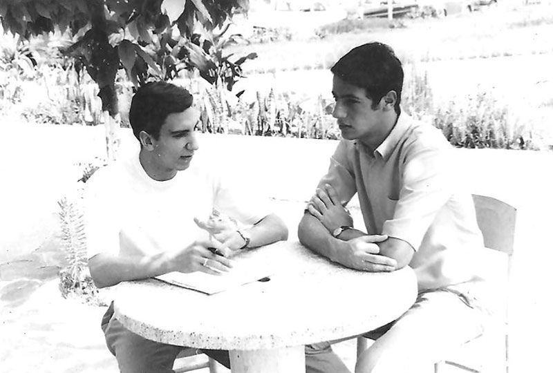 Dr. Osmar de Oliveira e Luíz Carlos Galter, na década de 60. O registro foi feito por Benedito Valter Castilho, fotógrafo oficial da revista do Corinthians na época. Foto enviada por José Luís Castilho
