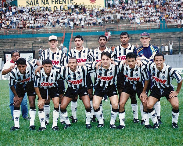 Da esquerda para a direita, em pé: Paulo Roberto Costa, Edgar, Paulão, Ademir, e Taffarel. Agachados: Éder Lopes, Renaldo, Canela, Doriva, Clayton e Euller. Foto enviada por Gilvannewton