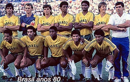 Veja o jovem Taffarel já defendendo o gol da Seleção Brasileira. Repare que o último agachado é Romário, novinho, novinho. O time acima foi medalha de prata na Olimpíada de 1988. Em pé: André Cruz, Taffarel, Luiz Carlos Winck, Batista, Aloísio e Ademir. Agachados: Milton, Edmar, Careca, Geovani e Romário