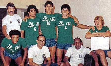 Da esquerda para a direita, na Seleção Brasileira, de verde: Luciano (ex-Lusa), Dida( ex-Coritiba e Corinthians), Denílson (ex-Corinthians), Polaco (ex-América-RJ e Flu) e o goleiro Taffarel