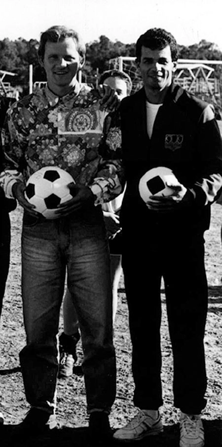 Ademir Maria (dir) e Taffarel em jogo beneficente realizado em Canoas (RS), no início dos anos 90.
