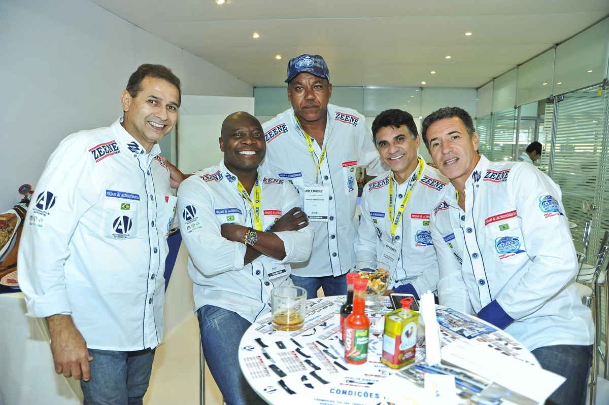 Oscar Roberto Godoi, Rincon, Serginho, Ricardo Rocha e Careca no stand da Zeene durante a Automec/2015 no Anhembi, em 7 de abril de 2015