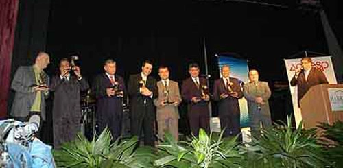 Da esquerda para a direita: Sidney Garambone (da Rede Globo), Mauro Naves, Milton Neves, Mauro Beting, Paulo Calçade e Cleber Machado. Os dois últimos: Luis Carlos Quartarollo e Luciano Faccioli.