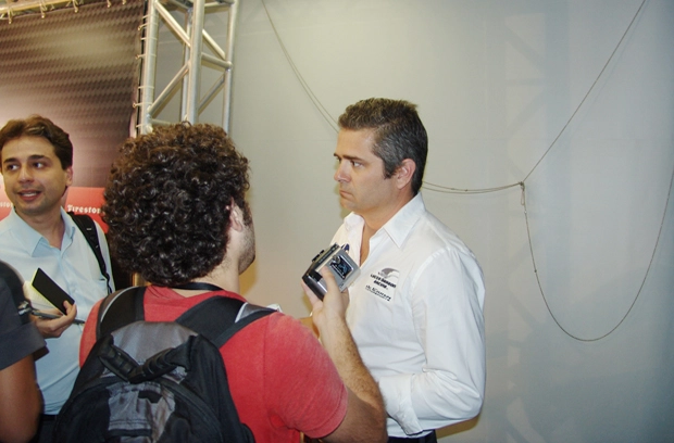 No Anhembi, como chefe de sua própria equipe (a De Ferran Dragon Racing), na coletiva com a imprensa em 12 de março de 2010, para a 1ª edição da São Paulo Indy 300. Foto: Marcos Júnior/Portal TT