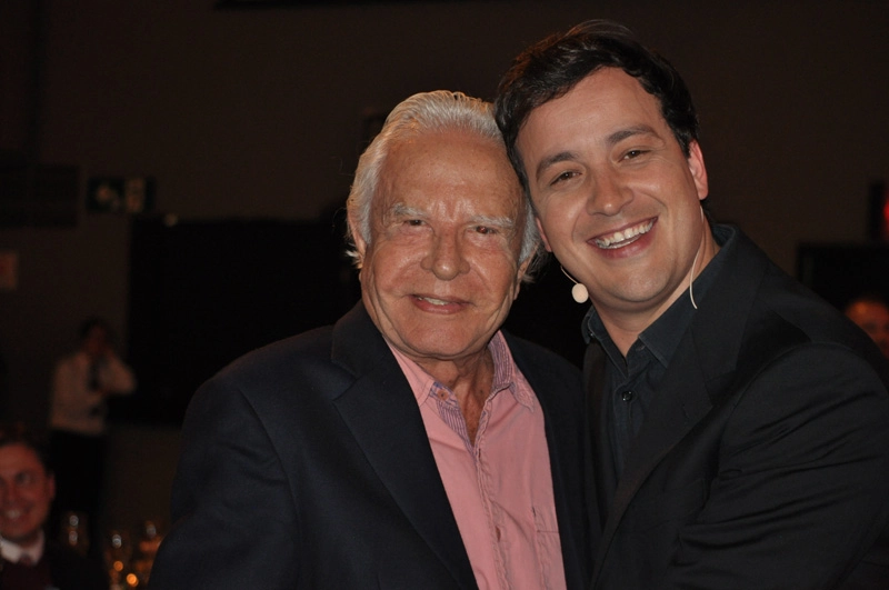 Cid Moreira e Rafael Cortez na festa do Prêmio Comunique-se, no Tom Brasil em 27 de setembro de 2016. Foto: Marcos Júnior Micheletti/Portal TT