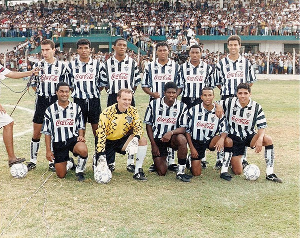 Da esquerda para a direita, em pé: Carlos, Ademir, Hernani, Gutemberg, Dinho e Evandro. Agachados: Leandro Tavares, Taffarel, Tarcísio, Canela e Edgar. Foto enviada por Gilvannewton