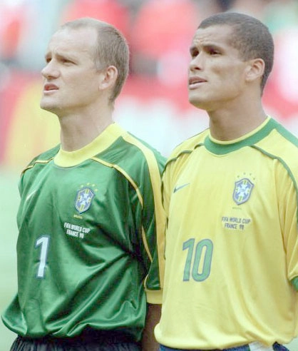 Ao lado de Rivaldo. Foto: iG/EFE