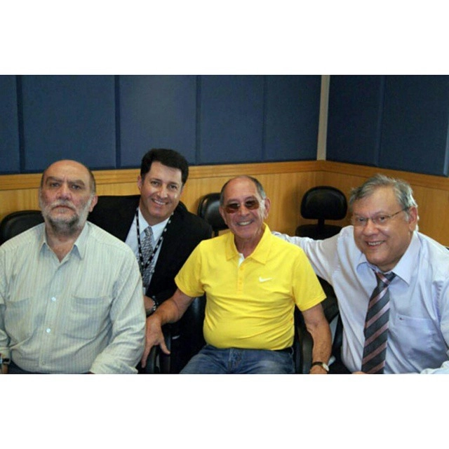 Em abril de 2015, Cláudio Zaidan, Sandro Barboza, José Silvério e Milton Neves em estúdio da Rádio Bandeirantes