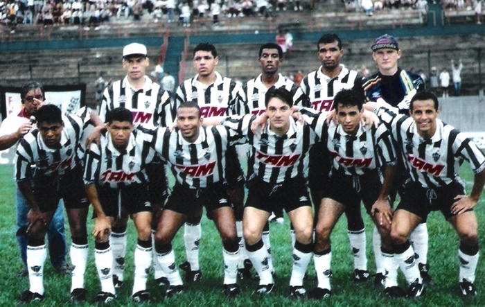 Em pé, da esquerda para a direita, Paulo Roberto, Edgar, Paulão, Ademir e Taffarel. Agachados, da esquerda para a direita, Lopes, Renaldo, Kanela, Doriva, Clayton e Euller. Foto: Carlos Diniz