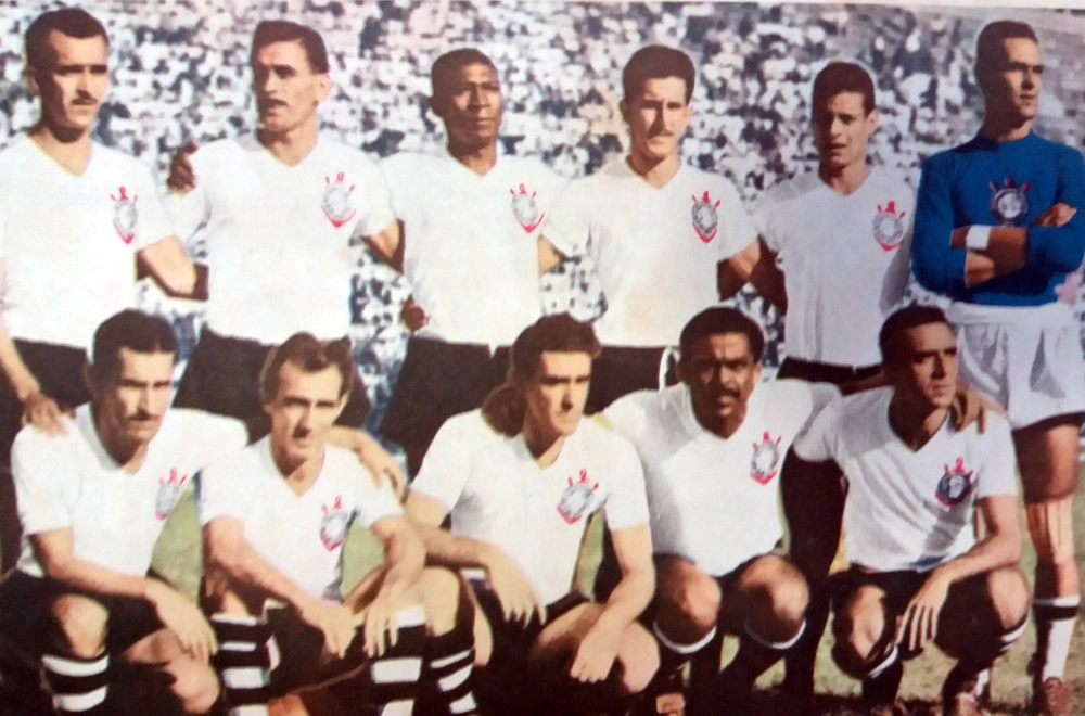 Corinthians em 1955. Em pé: Alan, Idário, Julião, Olavo, Roberto Belangero e Gylmar. Agachados: Claudio, Luizinho, Paulo, Baltazar e Jansen. A foto é do Anuário da Revista Esporte Ilustrado de 1956.