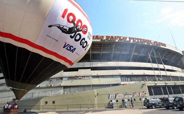 O São Paulo fez uma série de homenagens a Rogério Ceni nos arredores do Morumbi, por conta de seu milésimo jogo pelo clube