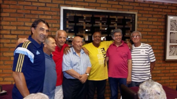 Em 2016. Da esquerda para a direita, Gilmar, um amigo, Ademir da Guia, Velutto, César Maluco, Humberto (Superintendente da Cidra Cerezer) e Nicolau Anechinni. Foto enviada por Nicolau Anechinni