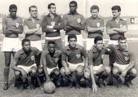 Em pé: Augusto, Vilela, Félix, Ditão, Amaro e Edilson. Agachados, Almir, Ivair (O Príncipe), Aloisio Mulato, Nair e Márcio. O técnico dessa Portuguesa de 1965, que estava em grande forma, era Aimoré Moreira