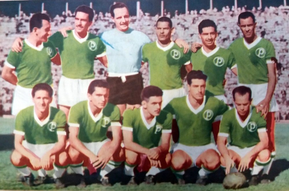 Palmeiras em 1955. Em pé: Belmiro, Valdemar Carabina, Fábio, Valdir, Dema e Waldemar Fiúme. Agachados: Renatinho, Hélio, Fernando, Ivan e Bernardi. A foto é do Anuário da Revista Esporte Ilustrado de 1956.
