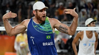Alison e Bruno batem italianos, e Brasil fatura ouro na praia após 12 anos