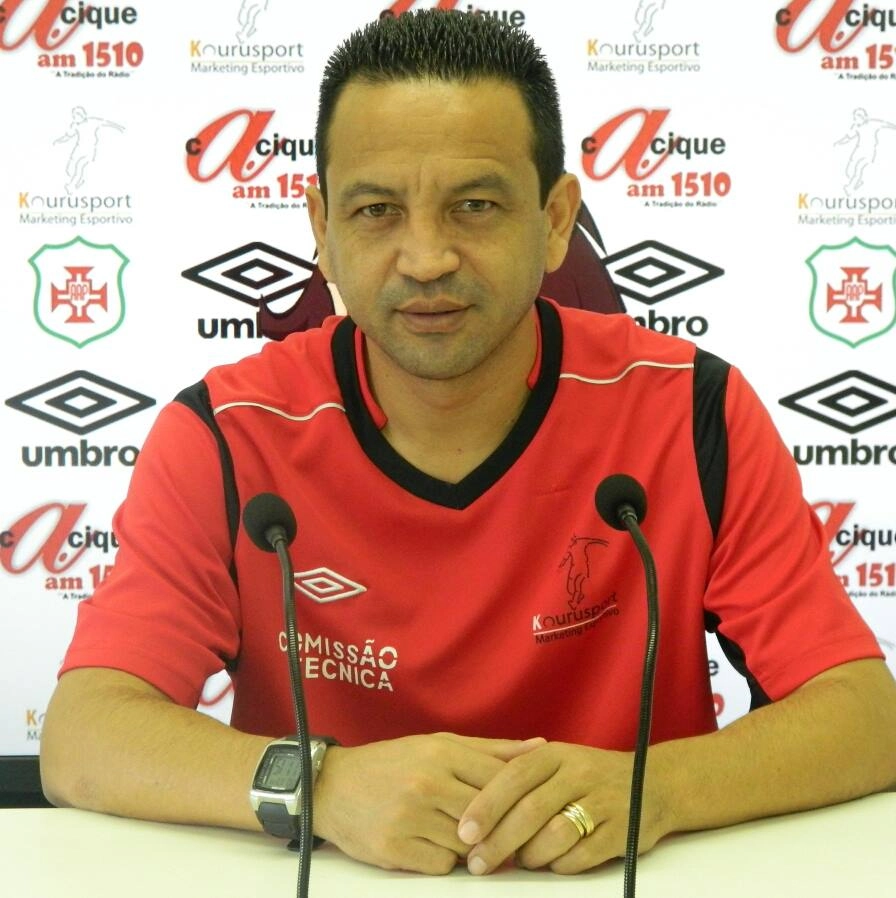 Paulinho Kobayashi foi treinador da Portuguesa Santista em 2010. Foto: arquivo pessoal de Paulinho Kobayashi