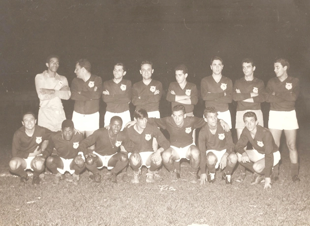 O time da Rádio Tupi foi reforçado por alguns jogadores da Portuguesa de Desportos. Em pé, o segundo é Otávio Pimentel, seguido por Marco Antonio, Ávila Machado, Caíco (irmão de Eli Coimbra) e Eli Coimbra. Agachados: Juarez Soares, André, Ivair (o Príncipe) e quatro juniores da Lusa