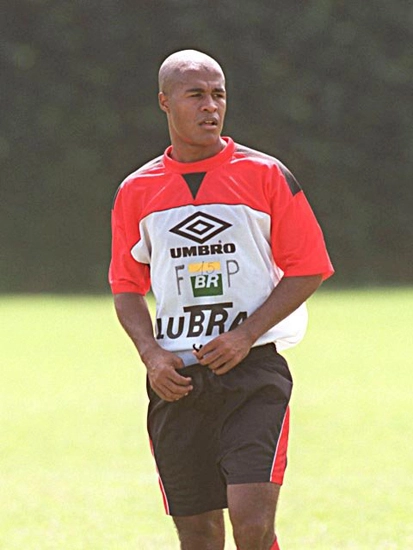 O volante Marcos Assunção durante treinamento pelo Flamengo, em 1999. Foto: UOL