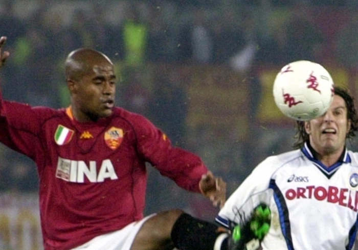 Com a camisa da Roma, Marcos Assunção conquistou o Campeonato Italiano de 2000 e a Supercopa da Itália, em 2001. Foto: UOL