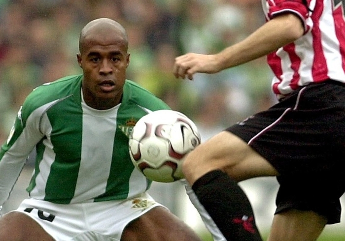 No Real Bétis, da Espanha, o volante Marcos Assunção se destacou pelos lindos gols de falta e pela entrega dentro de campo. Foto: UOL