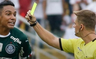 Thiago Duarte Peixoto voltou a apitar um grande jogo, dois anos depois do erro em Corinthians x Palmeiras
