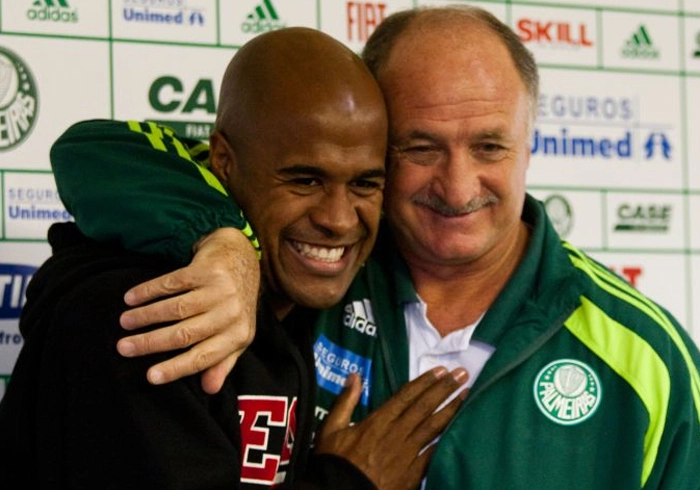 Marcos Assunção e Felipão, após o volante renovar seu contrato com o clube. Foto: UOL