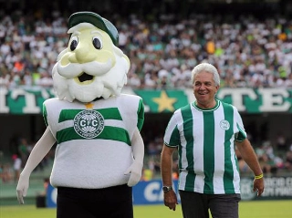 Ex-lateral esteve no Est&aacute;dio Couto Pereira no &uacute;ltimo domingo. Foto: site oficial do Coritiba