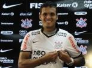Corinthians pode ficar sem lateral-esquerdo para duelo contra o Atlético-MG