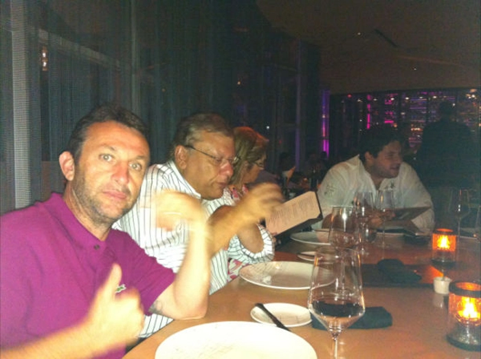 Em janeiro de 2014, no Gotham Steakhouse, em Miami. Da esquerda para a direita, Neto, Milton Neves, Lenice Magnoni Neves e Netto Neves