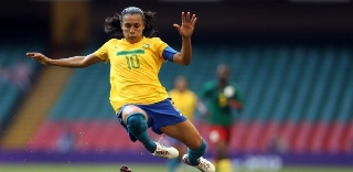Primeiro jogo de futebol feminino reconhecido pela Fifa completa 120 anos