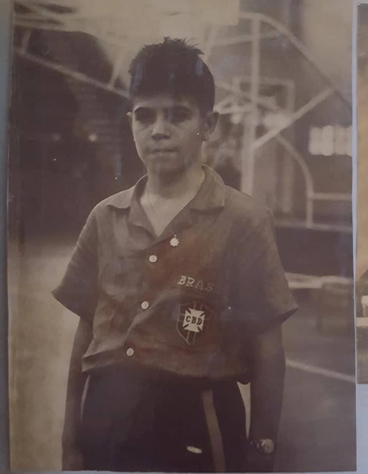 Biriba com o uniforme da seleção brasileira de Tênis de Mesa