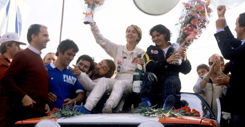 Triunfo da dupla Fabrizia Pons (navegadora) e Michèle Mouton, que venceram na etapa de Sanremo do Mundial de Rali em 1981, com Audi Quattro. Foto: Divulgação