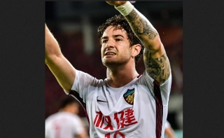 Outros clubes, como o Santos, estão na disputa para tentar contratar Alexandre Pato