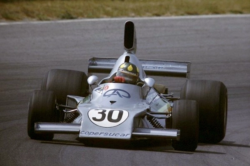 Em 22 de junho de 1975, durante o GP da Holanda, em Zandvoort. Wilsinho largou em último (24º) com o FD-01 da Copersucar e terminou em 11º. James Hunt, com Hesketh, foi o vencedor. Foto: Divulgação