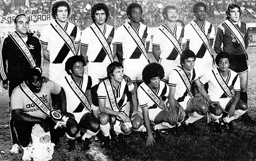 Em p&eacute;, da esquerda para a direita, temos Paulo Em&iacute;lio, Abel, Ga&uacute;cho, Ren&ecirc;, Luiz Augusto, Marco Antonio e Mazaropi; agachados est&atilde;o Fumanchu, Z&eacute; M&aacute;rio, D&eacute;, Jair Pereira e Galdino.