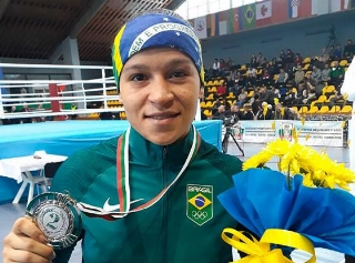 Beatriz Ferreira ganha bronze na Bulgária